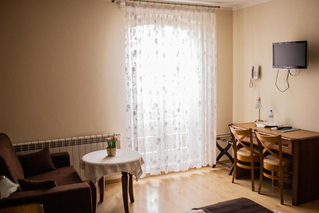 Hotel Przedzamcze ジャウドボ エクステリア 写真